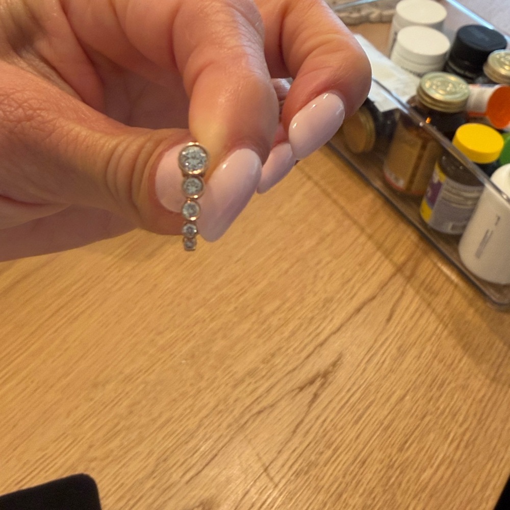 Idyl Romy Singel Diamond Hoop - Picture 5 of 6